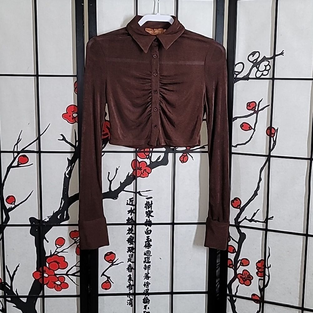 Beige Botany Cropped Slinky Brown Ruched Button Up